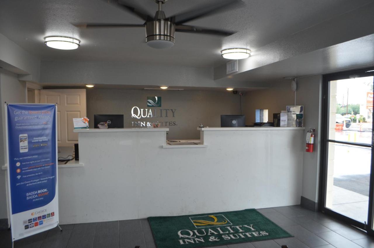 Quality Inn & Suites Near Downtown Mesa Exterior photo