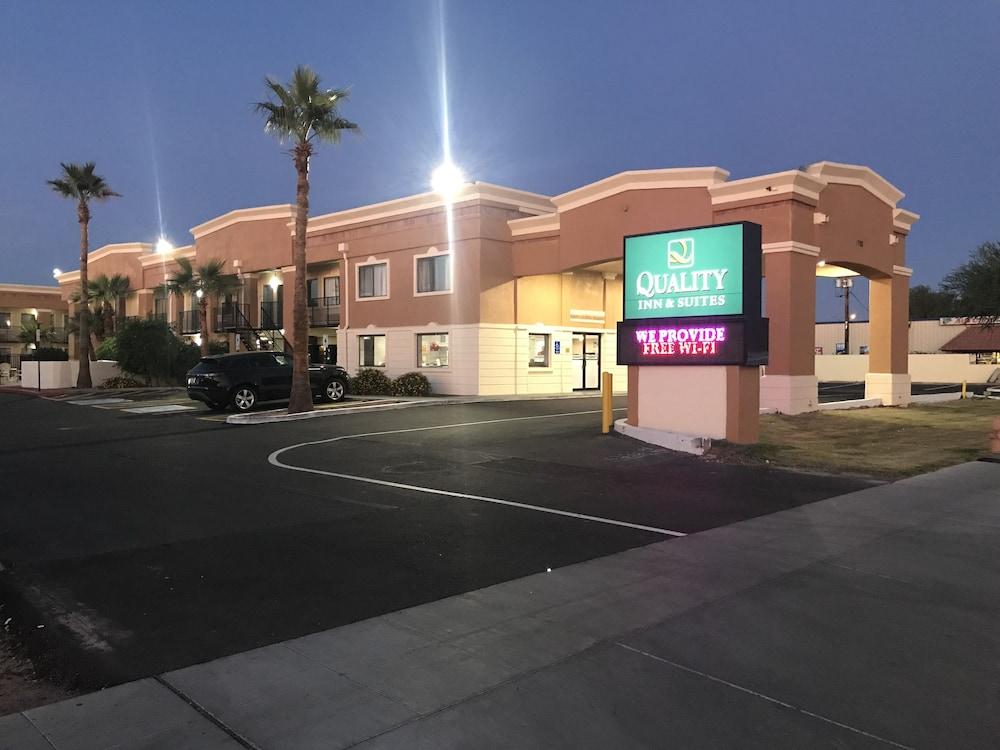 Quality Inn & Suites Near Downtown Mesa Exterior photo