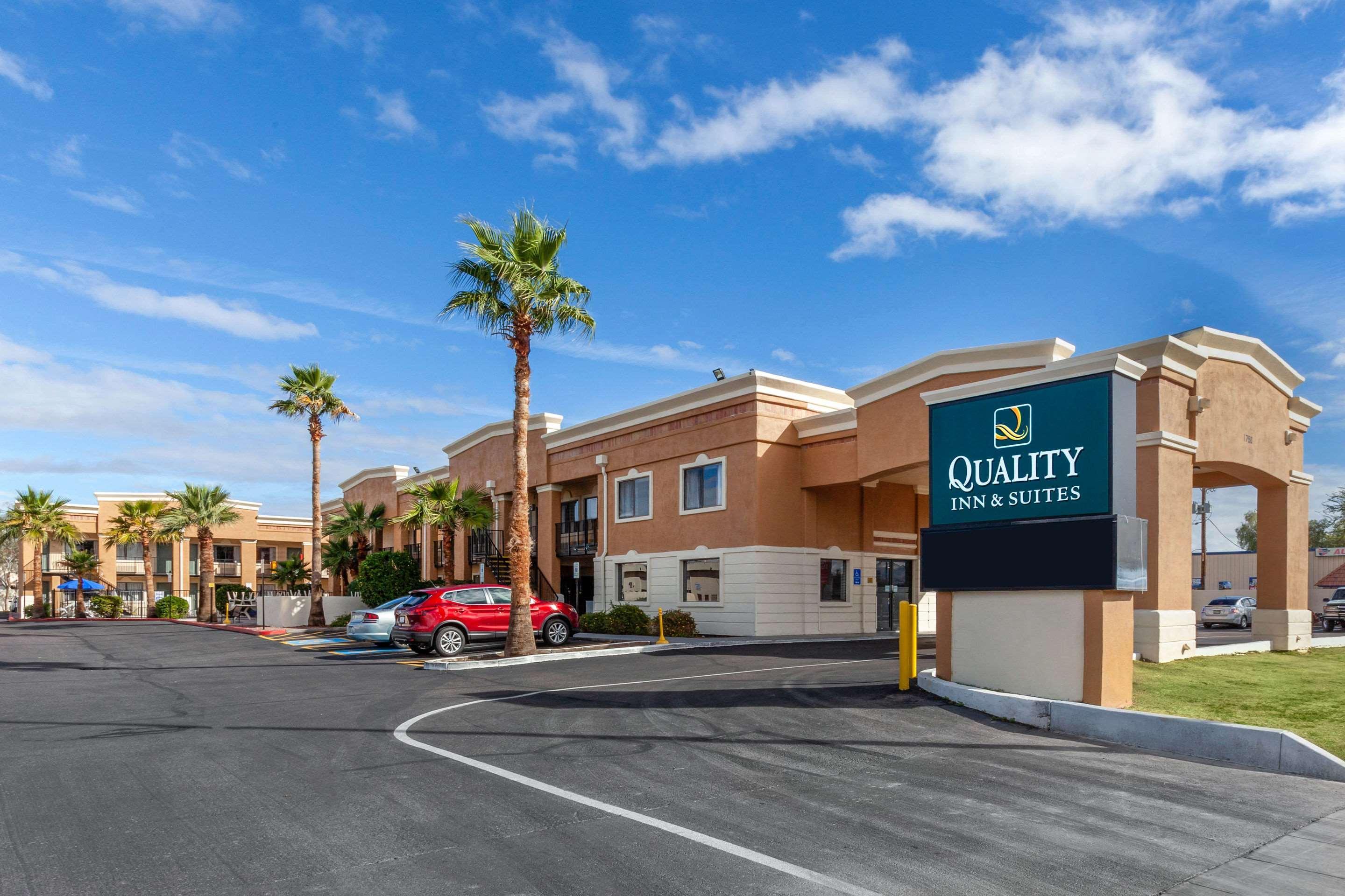 Quality Inn & Suites Near Downtown Mesa Exterior photo