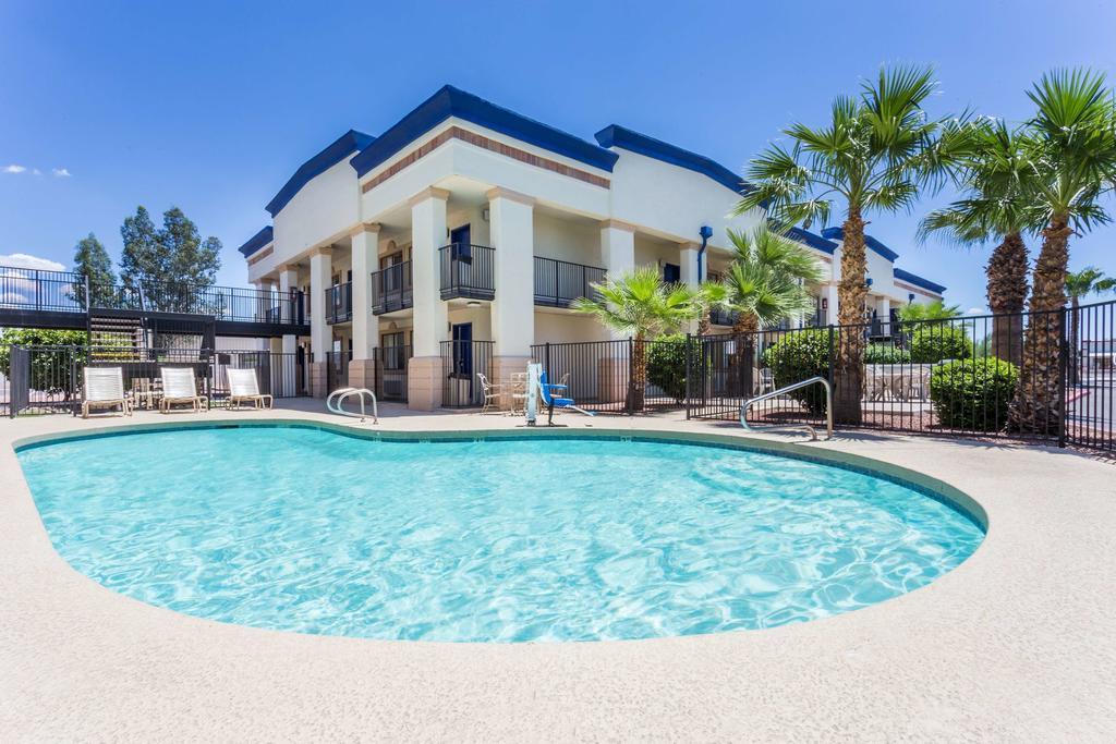 Quality Inn & Suites Near Downtown Mesa Exterior photo