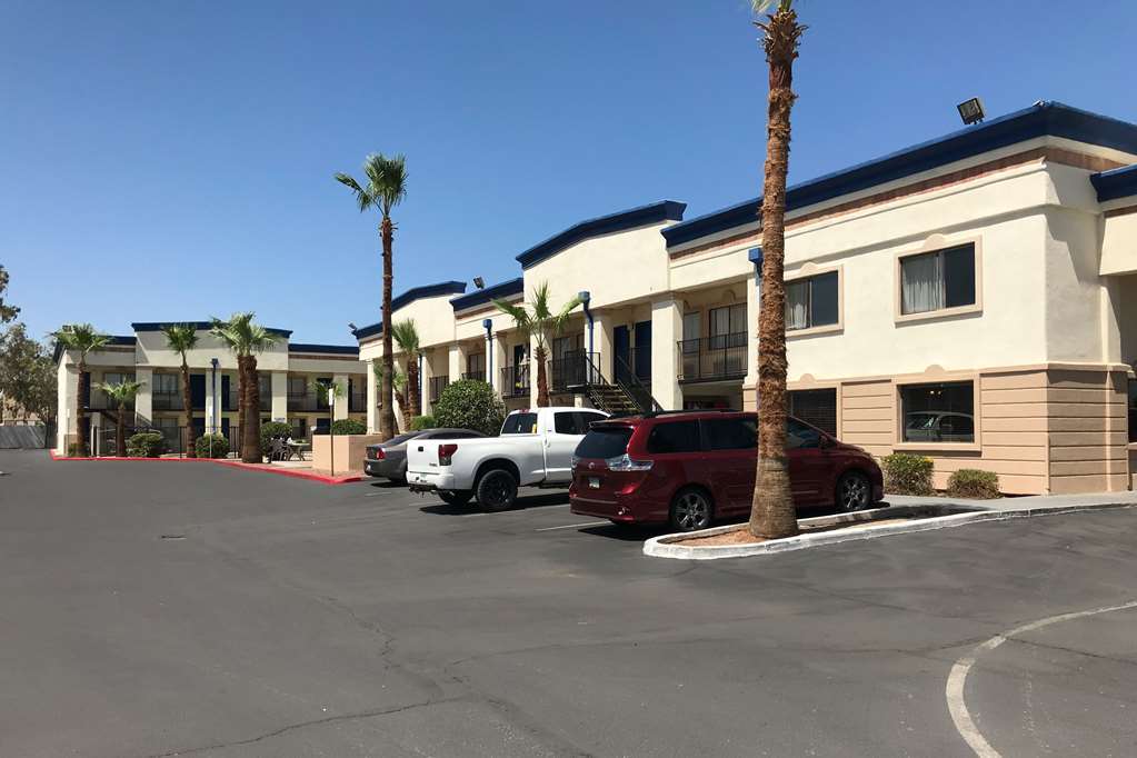 Quality Inn & Suites Near Downtown Mesa Exterior photo